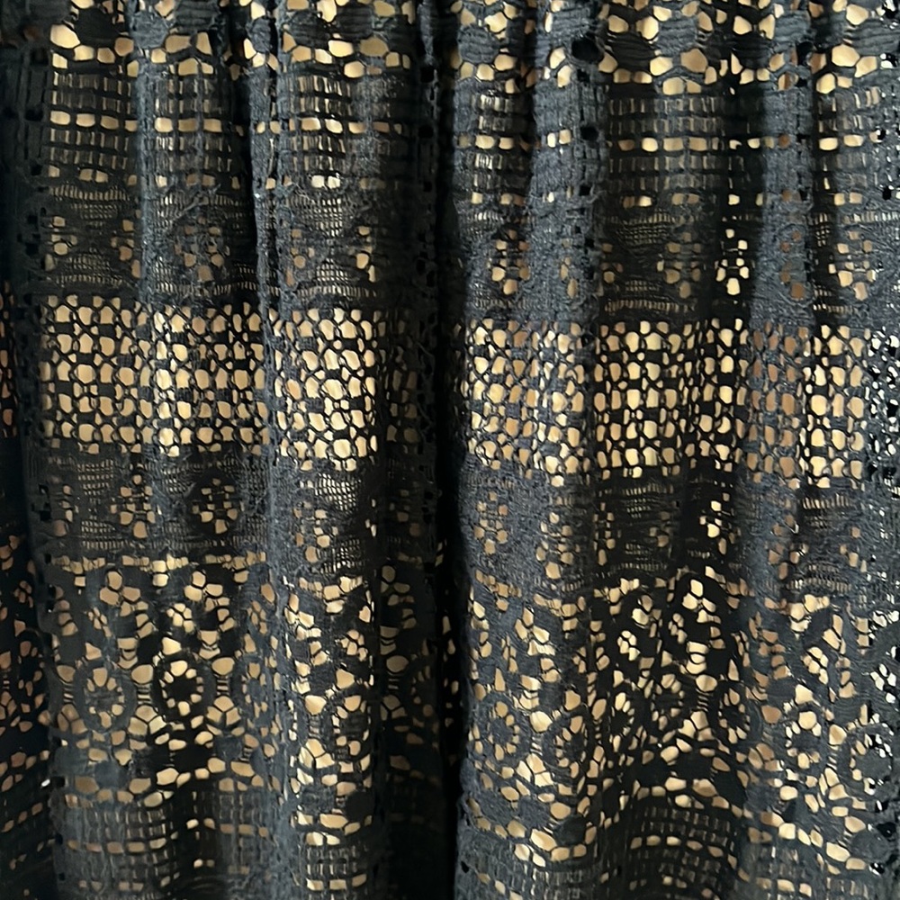 Max Studio - Picture 2 of 3